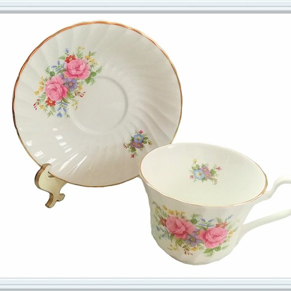 Royal Sutherland Tea Cup Saucer Set Floral Motif Fine Bone China Made in England - Picture 6 of 12